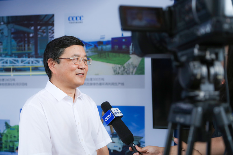 山美股份董事長楊安民接受中國教育電視臺采訪，談建筑垃圾資源化處理