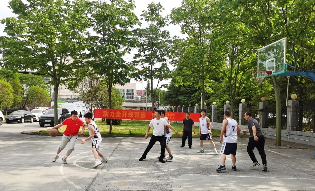 上海山美股份2025春季運(yùn)動(dòng)會(huì)火熱啟幕！拔河、籃球預(yù)賽燃情開戰(zhàn)